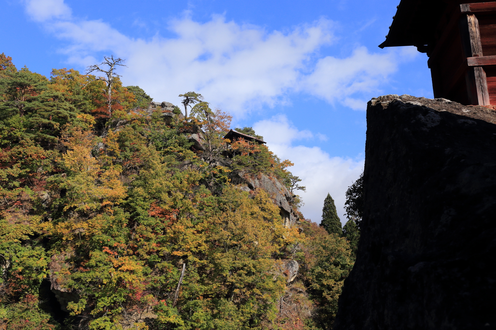 山寺の紅葉